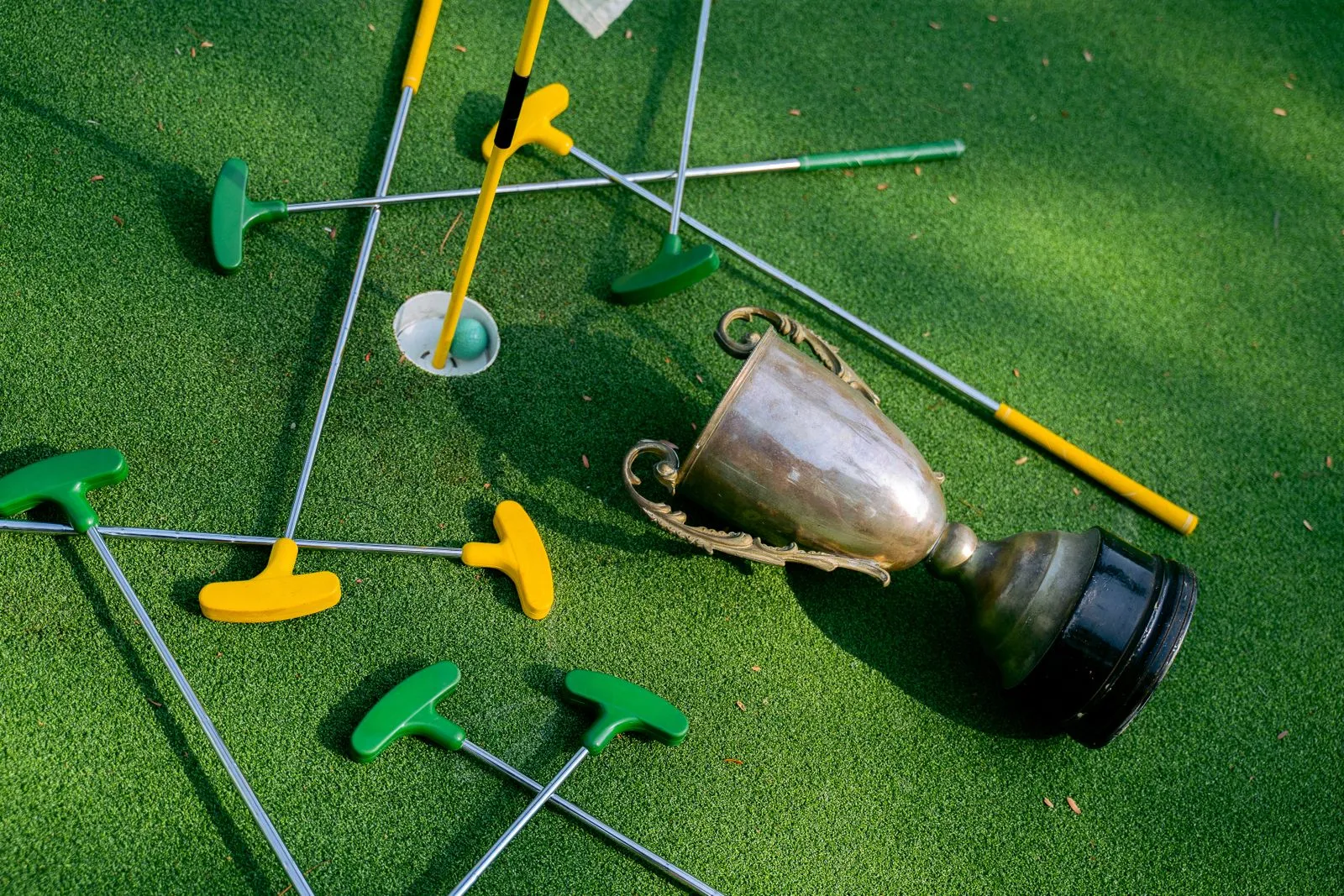 How to Plan a Mini Golf Group Outing